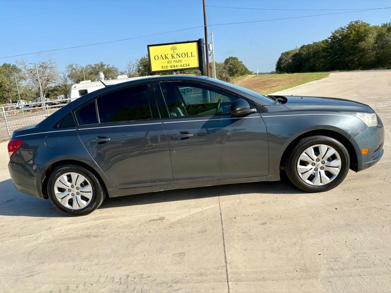 Chevrolet Cruze Vehicle Full-screen Gallery Image 03