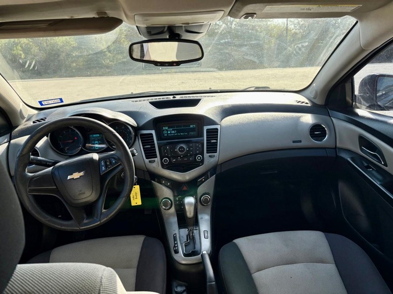 Chevrolet Cruze Vehicle Full-screen Gallery Image 05