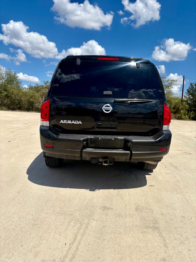 Nissan Armada Vehicle Full-screen Gallery Image 04