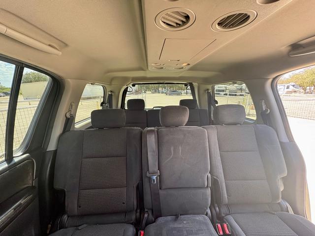 Nissan Armada Vehicle Full-screen Gallery Image 06
