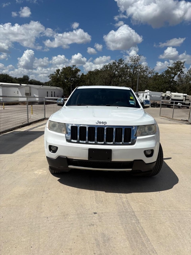 Jeep Grand Cherokee Vehicle Full-screen Gallery Image 02