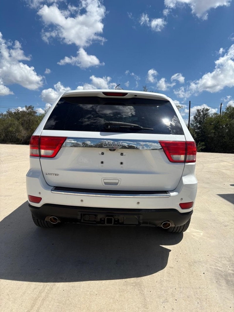 Jeep Grand Cherokee Vehicle Full-screen Gallery Image 04