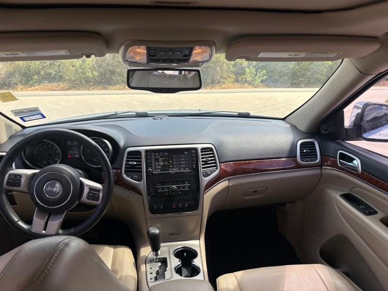 Jeep Grand Cherokee Vehicle Full-screen Gallery Image 05
