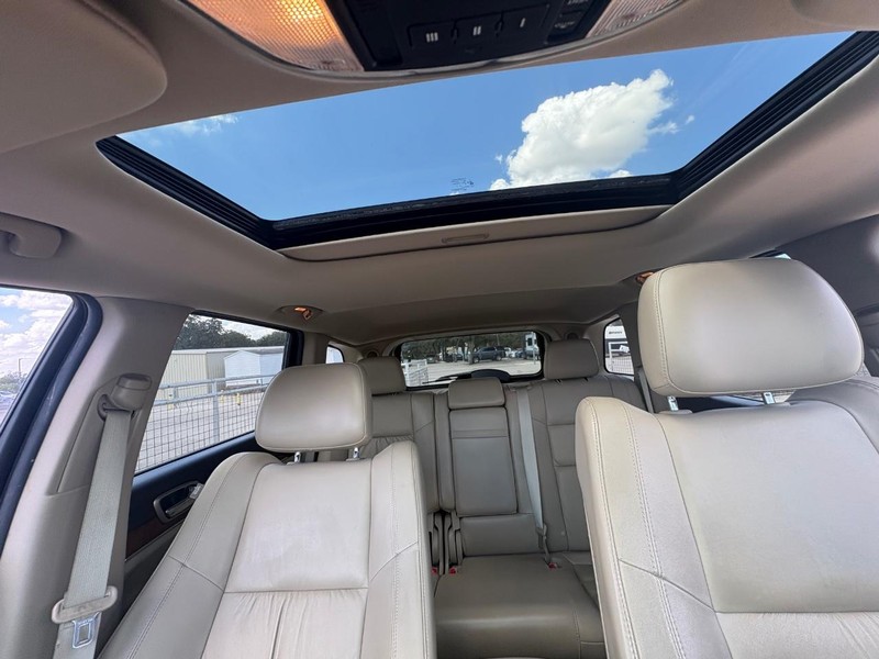 Jeep Grand Cherokee Vehicle Full-screen Gallery Image 06