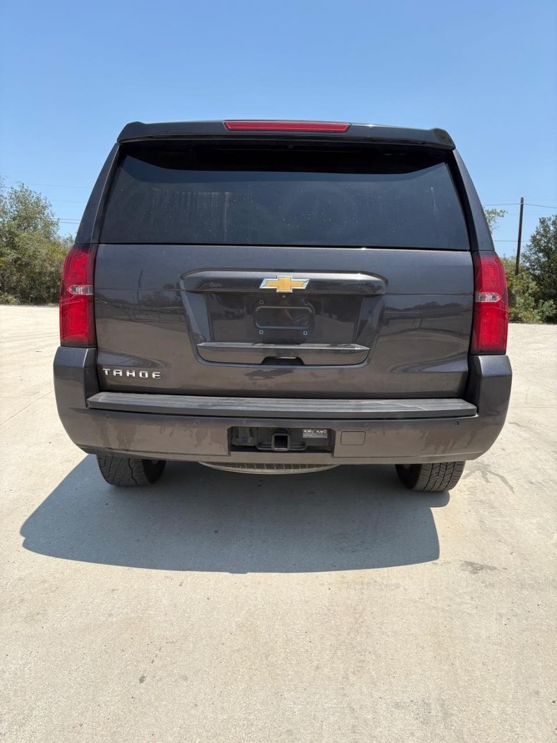 Chevrolet Tahoe Vehicle Full-screen Gallery Image 04