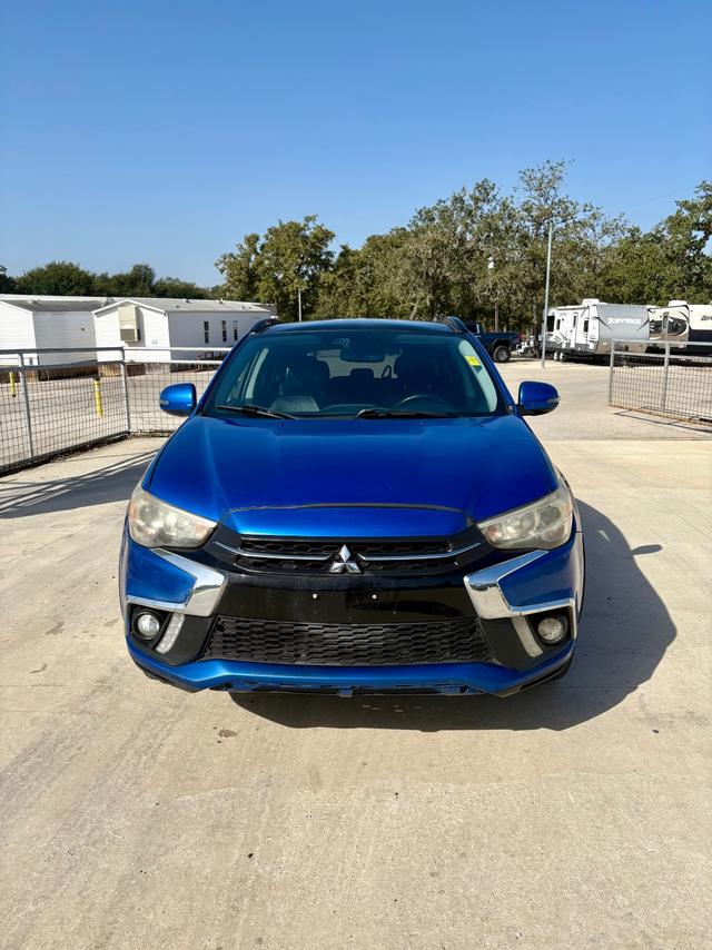 Mitsubishi Outlander Sport Vehicle Full-screen Gallery Image 02