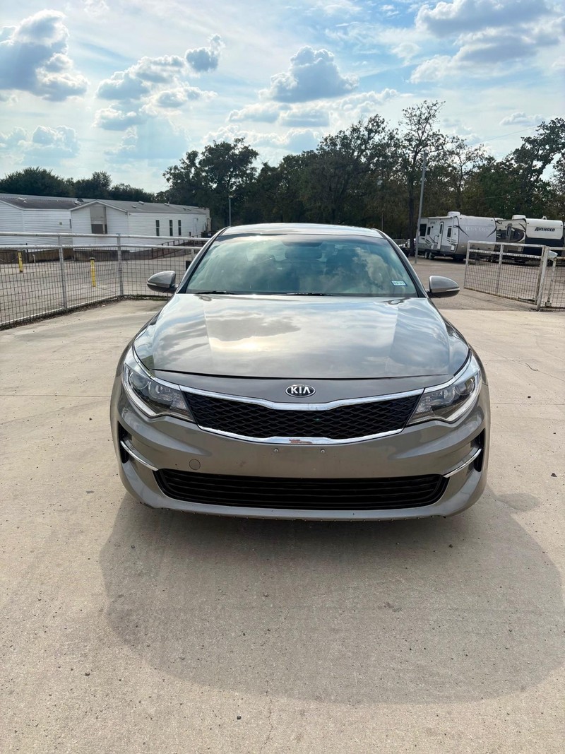 Kia Optima Vehicle Full-screen Gallery Image 02