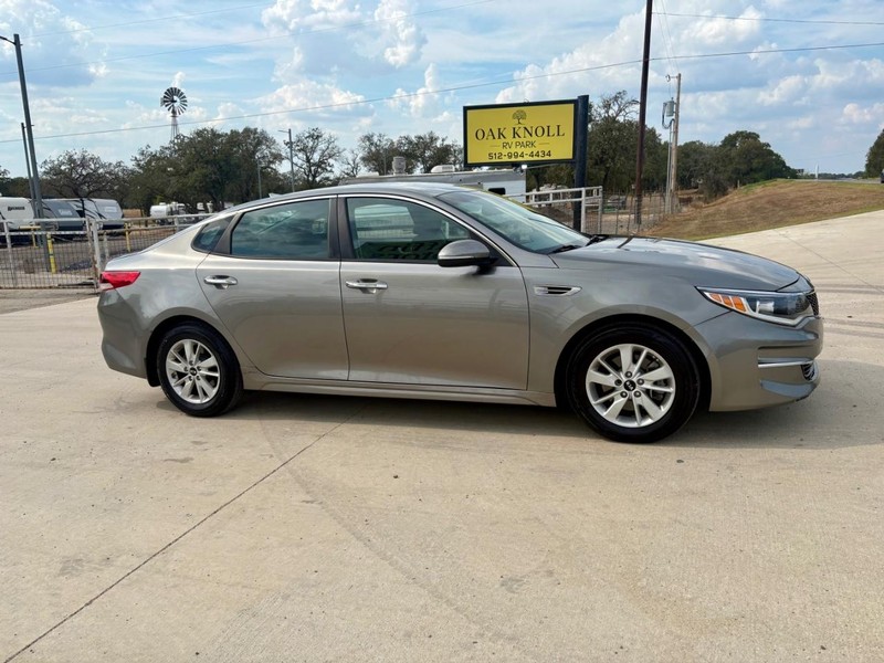 Kia Optima Vehicle Full-screen Gallery Image 03
