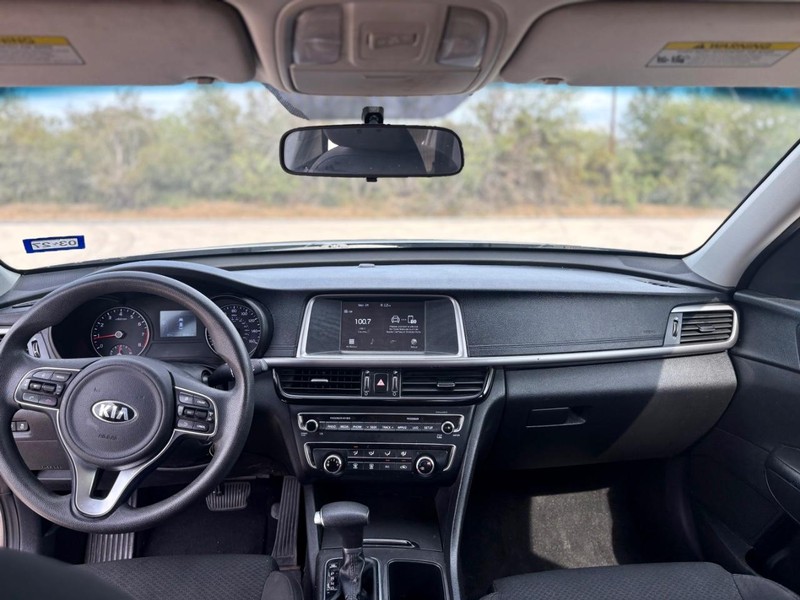 Kia Optima Vehicle Full-screen Gallery Image 06