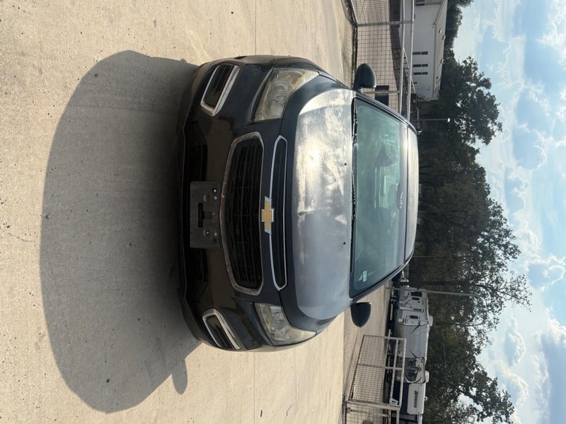 Chevrolet Cruze Limited Vehicle Full-screen Gallery Image 02