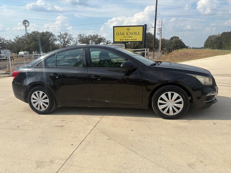 Chevrolet Cruze Limited Vehicle Full-screen Gallery Image 03