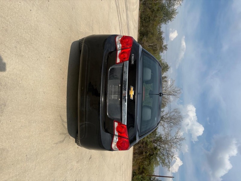 Chevrolet Cruze Limited Vehicle Full-screen Gallery Image 04