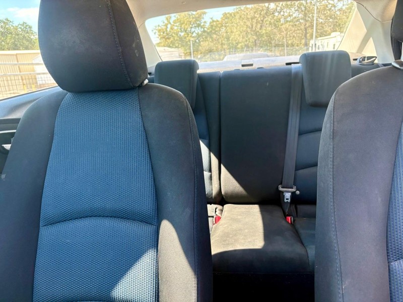 Toyota Yaris iA Vehicle Full-screen Gallery Image 05