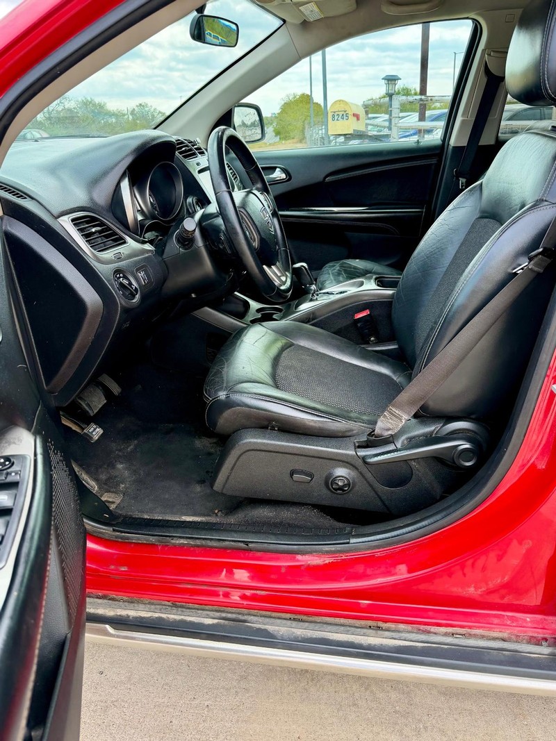 Dodge Journey Vehicle Full-screen Gallery Image 04
