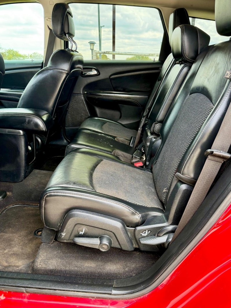 Dodge Journey Vehicle Full-screen Gallery Image 05