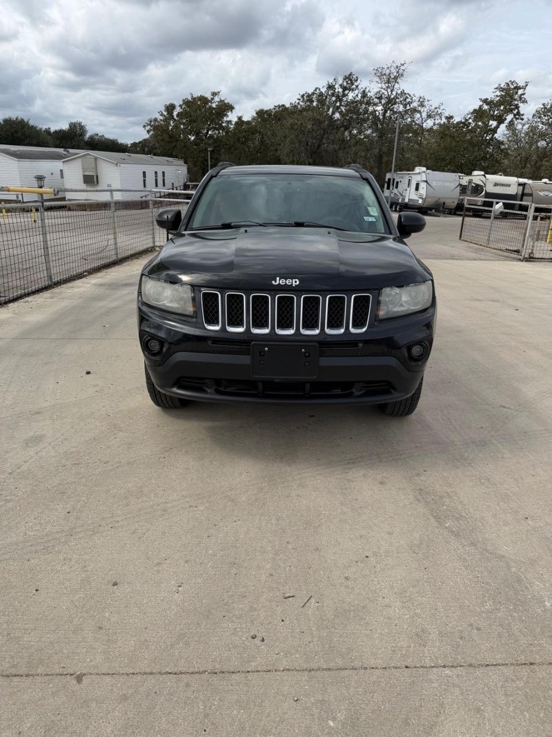 Jeep Compass Vehicle Full-screen Gallery Image 02