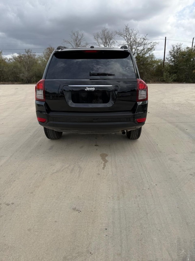 Jeep Compass Vehicle Full-screen Gallery Image 04