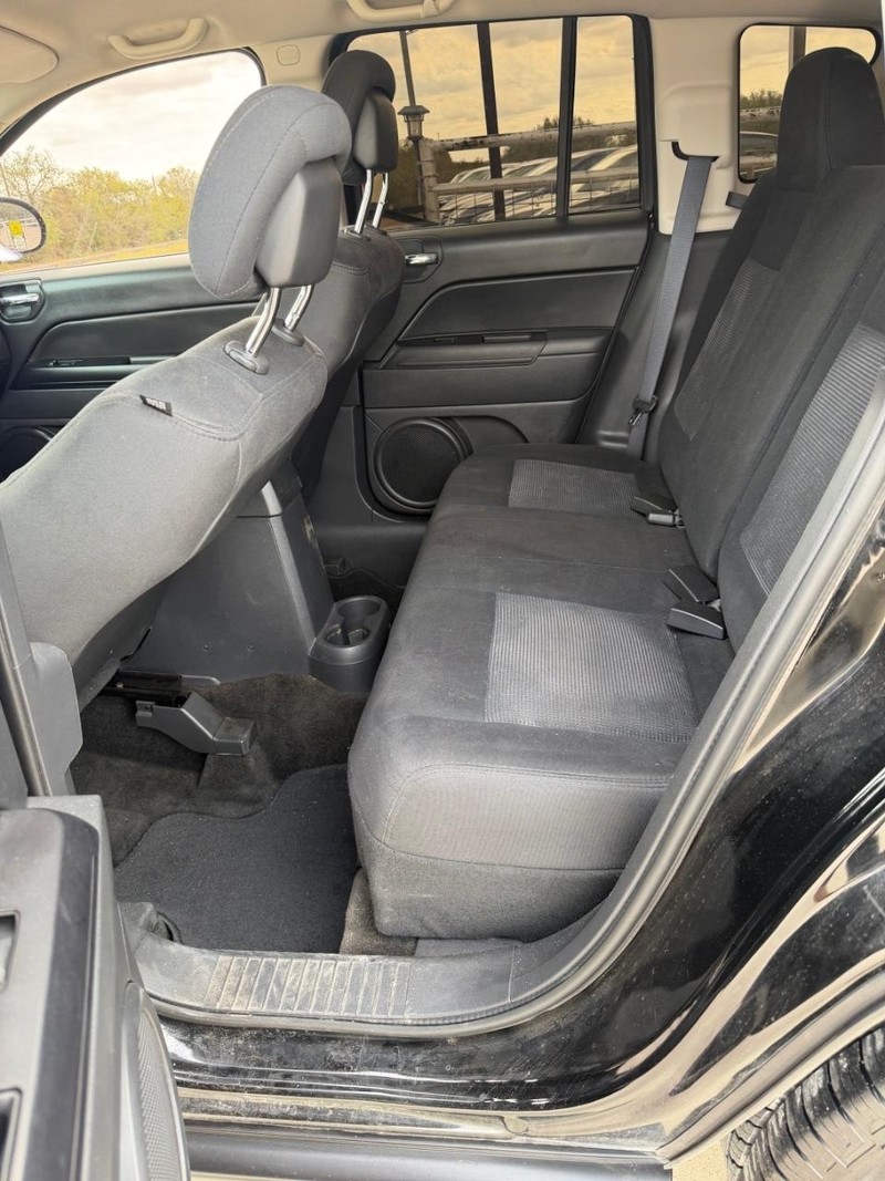 Jeep Compass Vehicle Full-screen Gallery Image 06