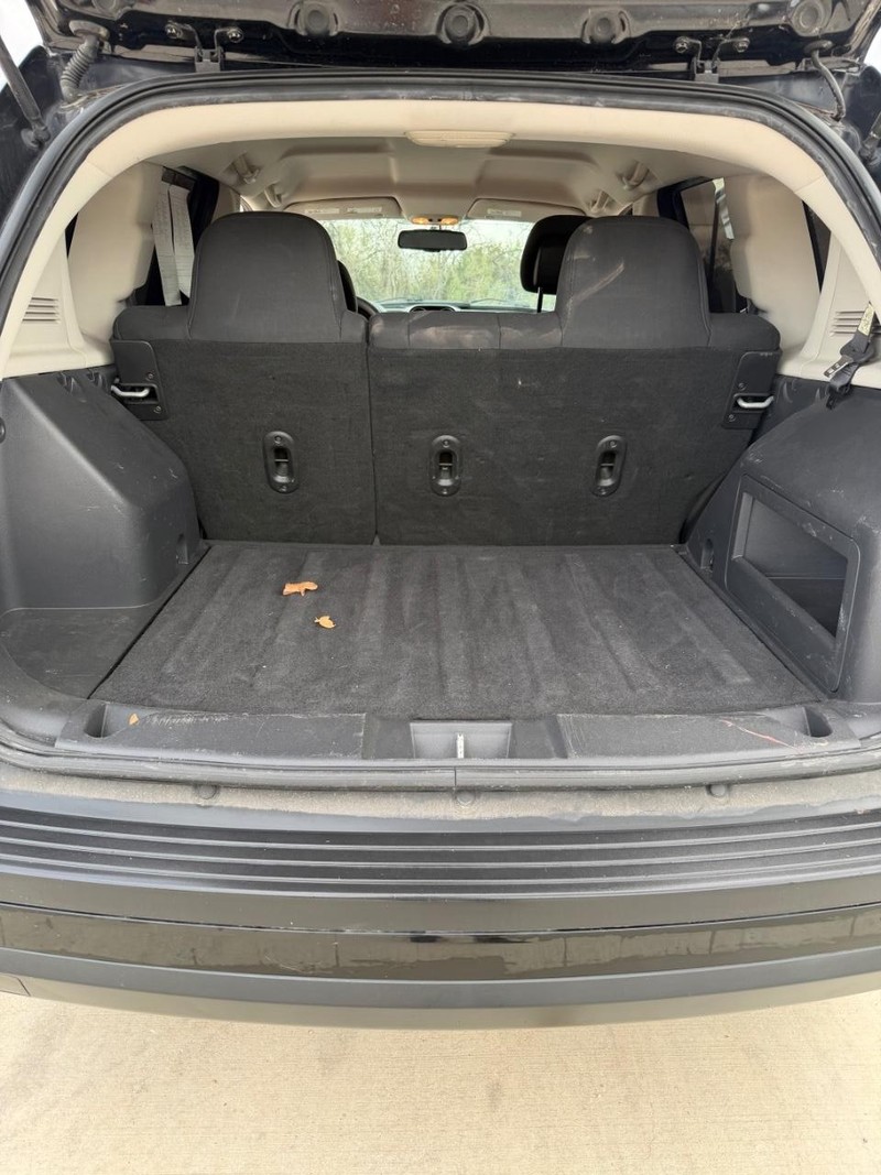 Jeep Compass Vehicle Full-screen Gallery Image 08