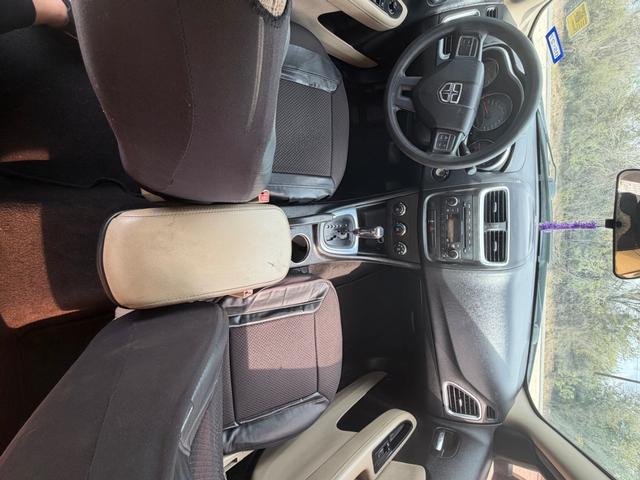 Dodge Avenger Vehicle Full-screen Gallery Image 08