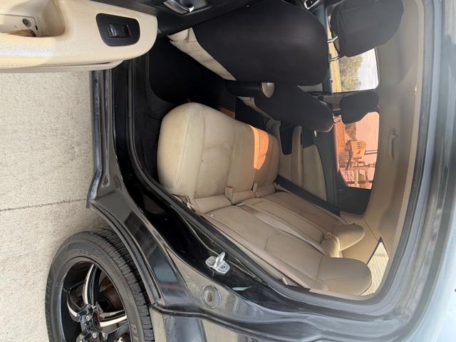 Dodge Avenger Vehicle Full-screen Gallery Image 09