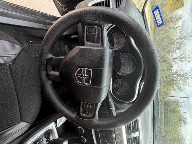 Dodge Avenger Vehicle Full-screen Gallery Image 14