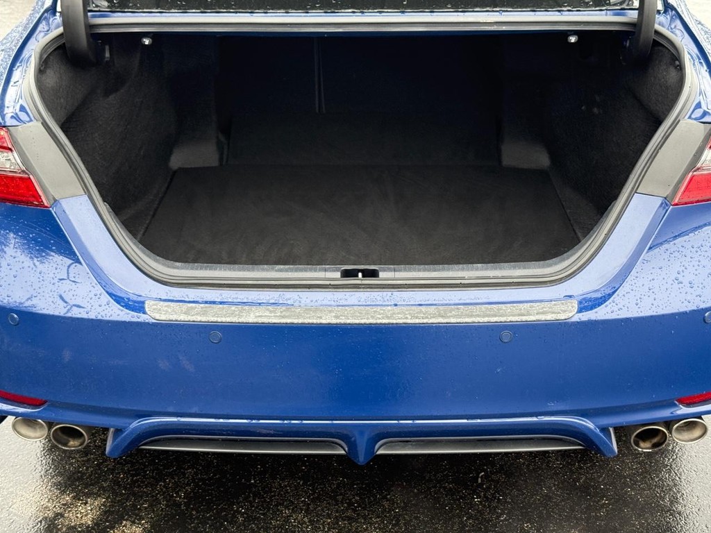 Toyota Camry Vehicle Full-screen Gallery Image 07