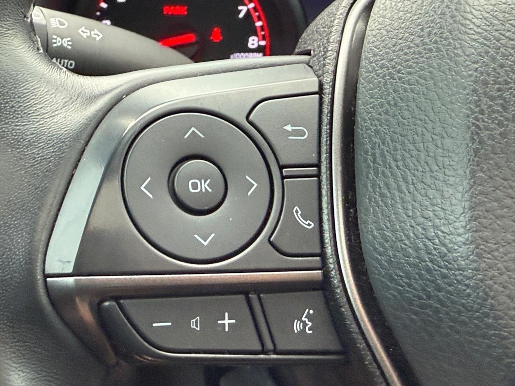 Toyota Camry Vehicle Full-screen Gallery Image 15