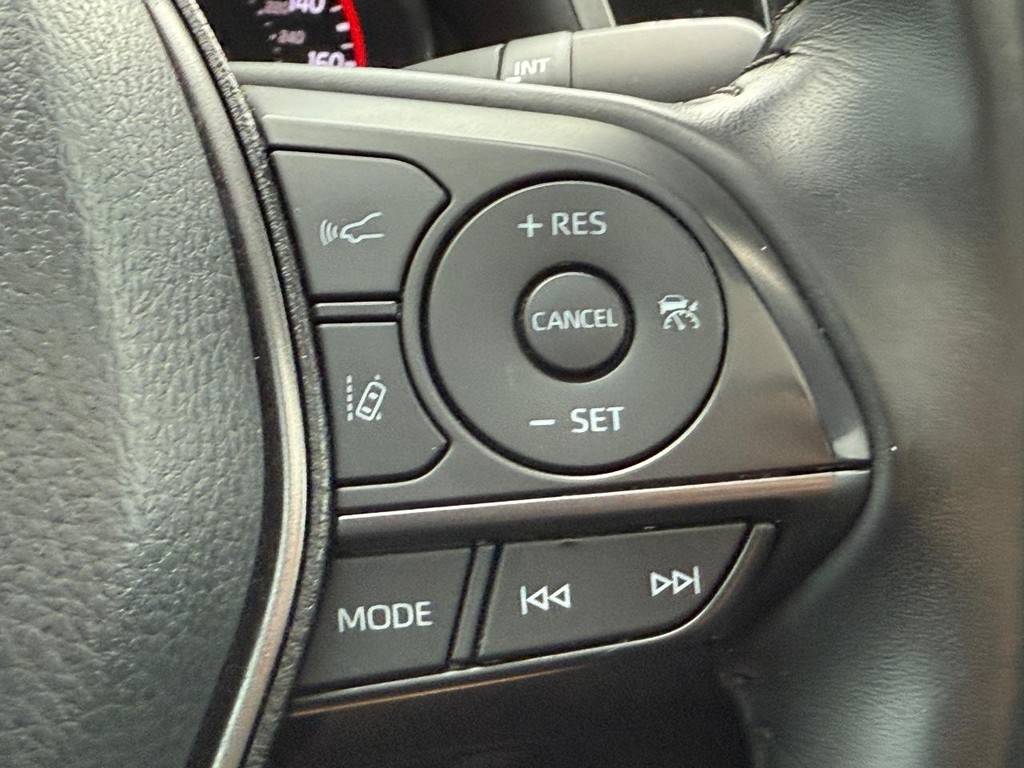 Toyota Camry Vehicle Full-screen Gallery Image 16