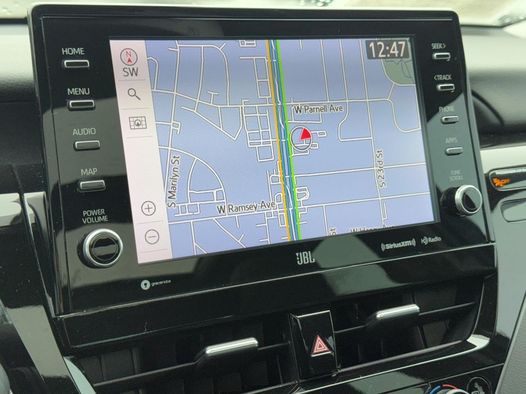 Toyota Camry Vehicle Full-screen Gallery Image 18