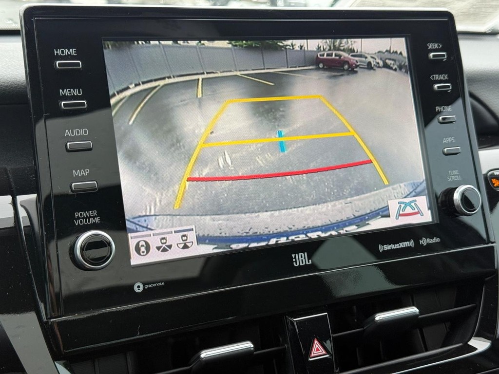 Toyota Camry Vehicle Full-screen Gallery Image 19