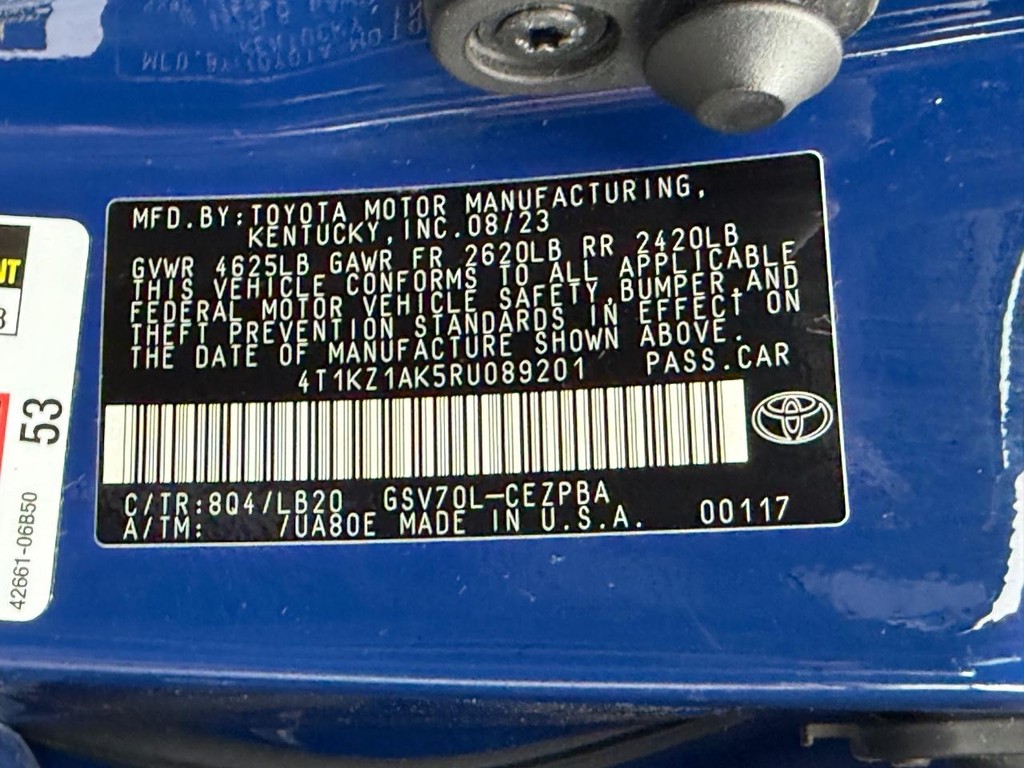 Toyota Camry Vehicle Full-screen Gallery Image 27