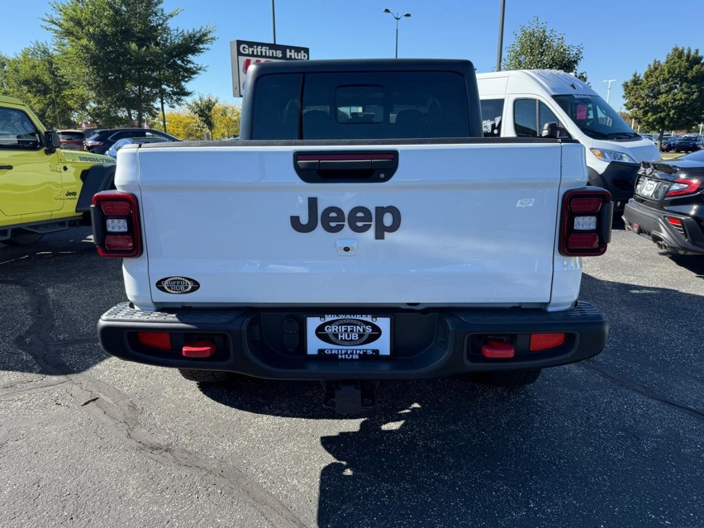 Jeep Gladiator Vehicle Full-screen Gallery Image 05