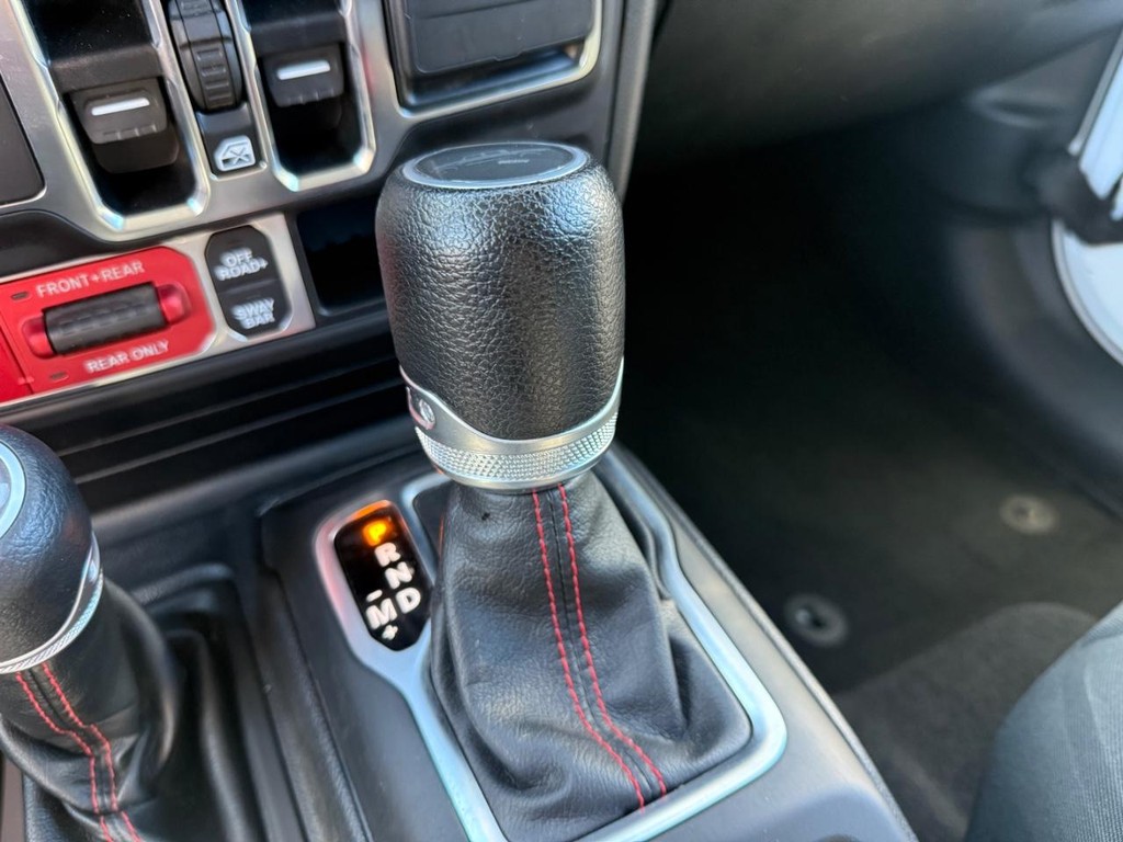 Jeep Gladiator Vehicle Full-screen Gallery Image 23