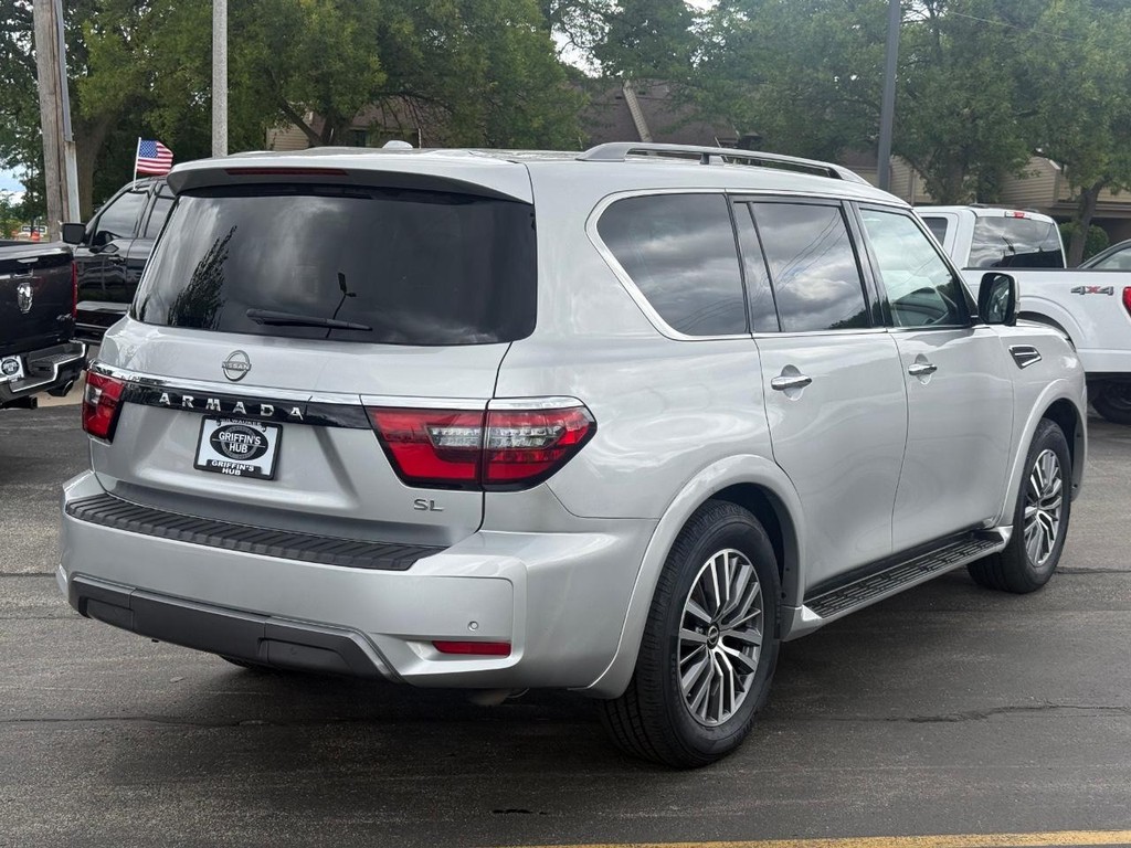 Nissan Armada Vehicle Full-screen Gallery Image 03