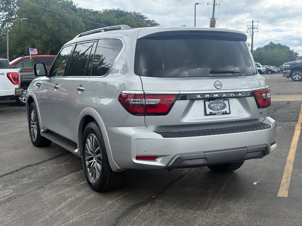 Nissan Armada Vehicle Full-screen Gallery Image 05