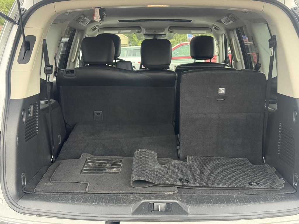 Nissan Armada Vehicle Full-screen Gallery Image 06