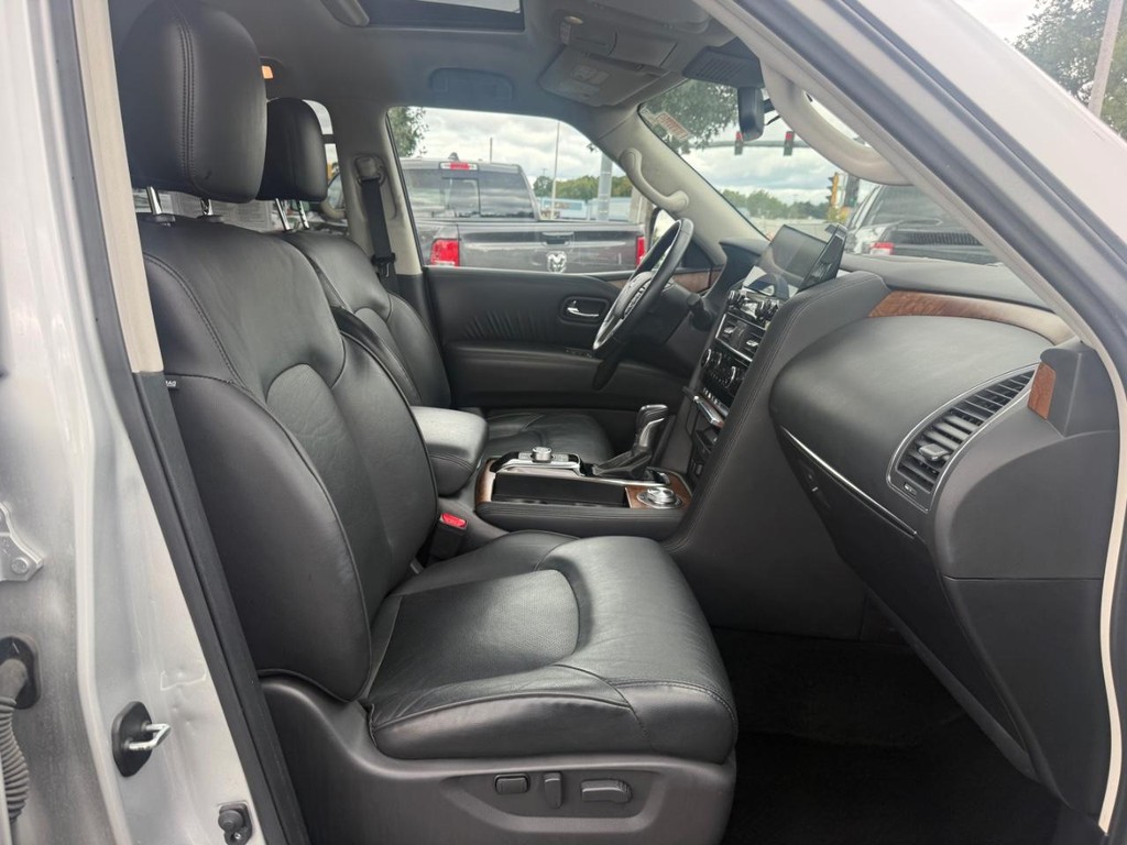 Nissan Armada Vehicle Full-screen Gallery Image 07