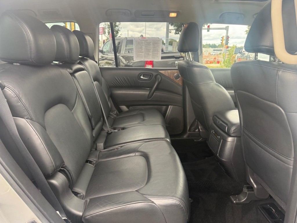 Nissan Armada Vehicle Full-screen Gallery Image 09