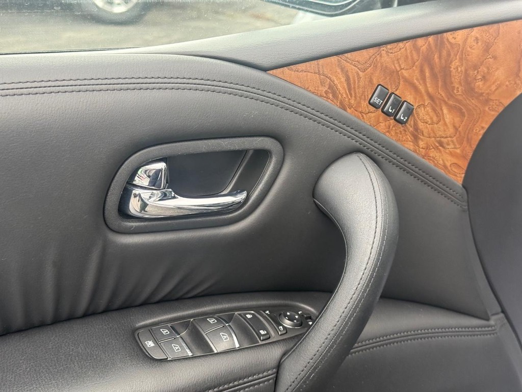 Nissan Armada Vehicle Full-screen Gallery Image 15