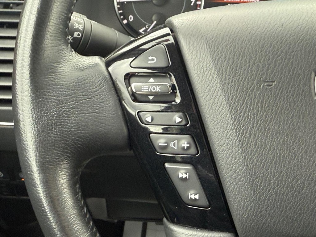 Nissan Armada Vehicle Full-screen Gallery Image 16