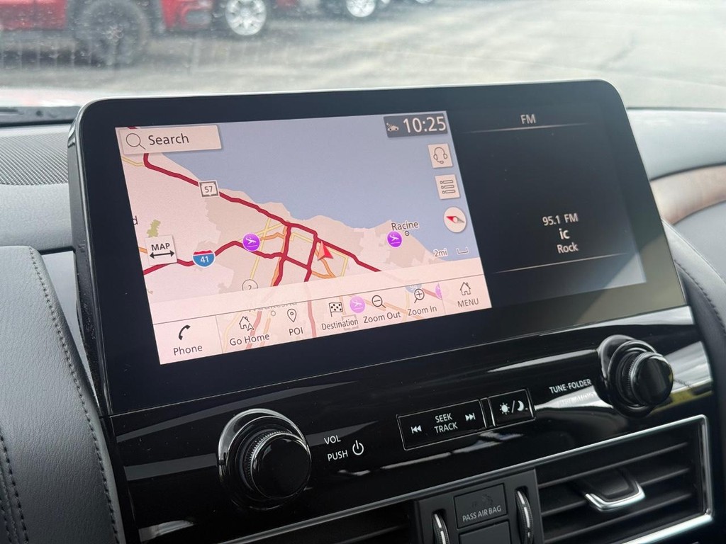 Nissan Armada Vehicle Full-screen Gallery Image 19