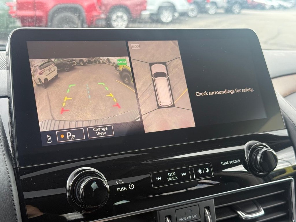 Nissan Armada Vehicle Full-screen Gallery Image 20