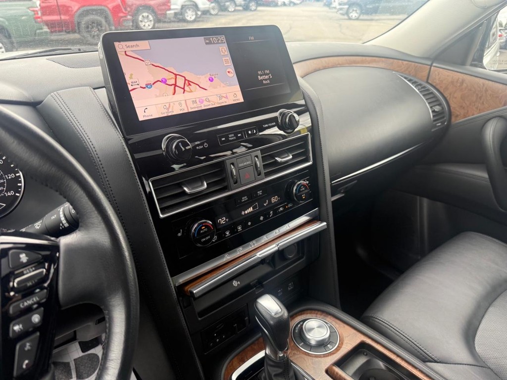 Nissan Armada Vehicle Full-screen Gallery Image 21