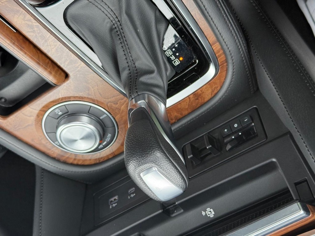 Nissan Armada Vehicle Full-screen Gallery Image 22