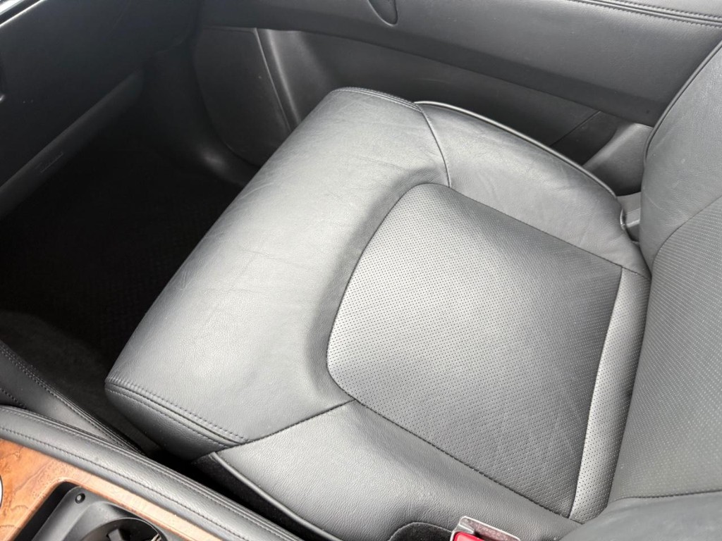 Nissan Armada Vehicle Full-screen Gallery Image 23