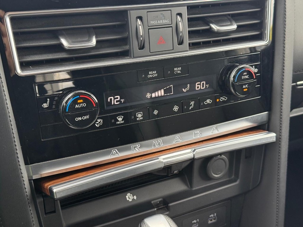 Nissan Armada Vehicle Full-screen Gallery Image 24