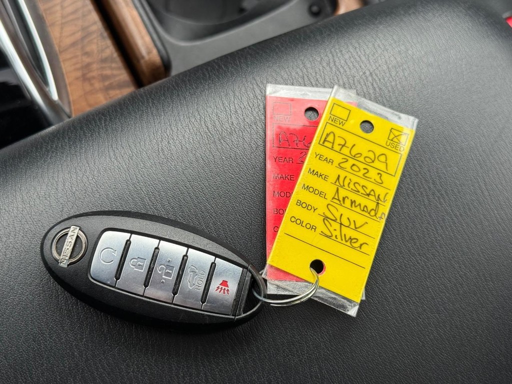 Nissan Armada Vehicle Full-screen Gallery Image 25