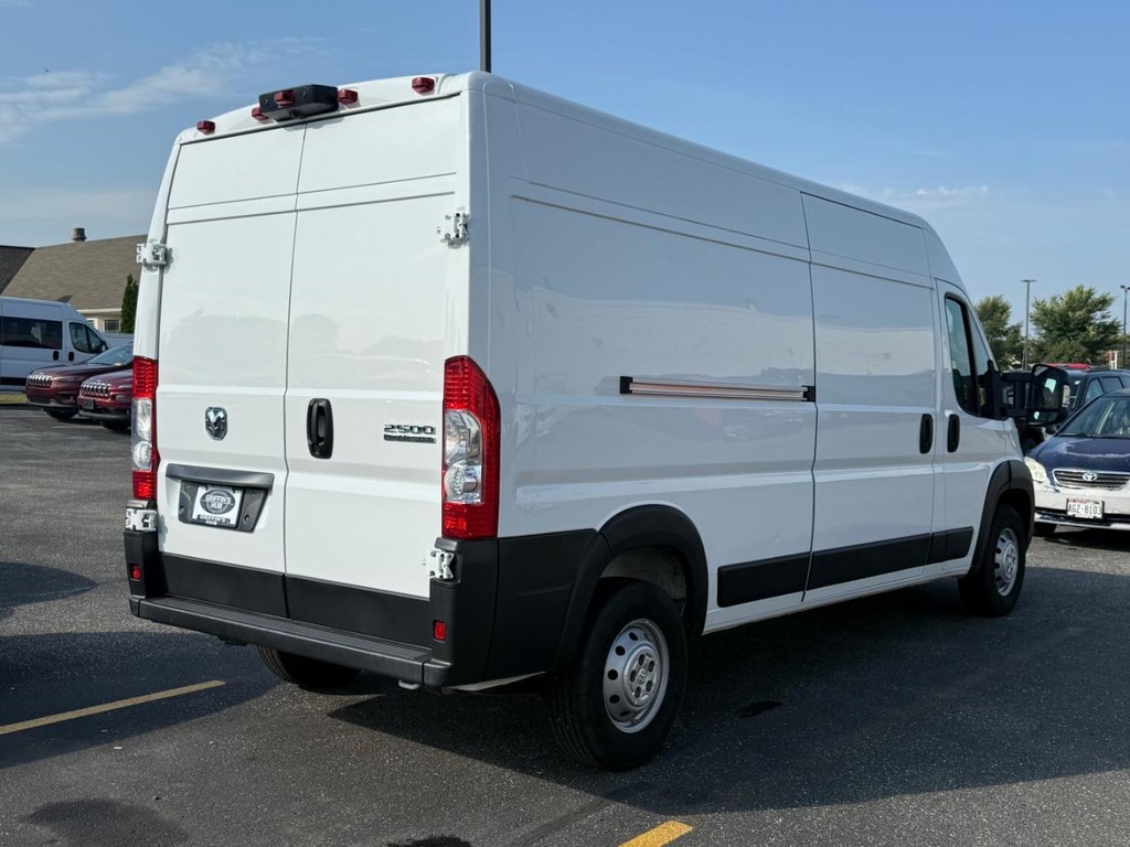 Ram ProMaster Cargo Van Vehicle Full-screen Gallery Image 05