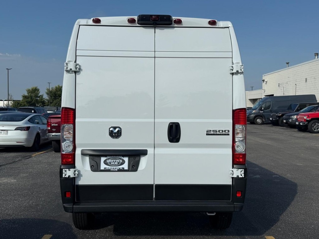 Ram ProMaster Cargo Van Vehicle Full-screen Gallery Image 06